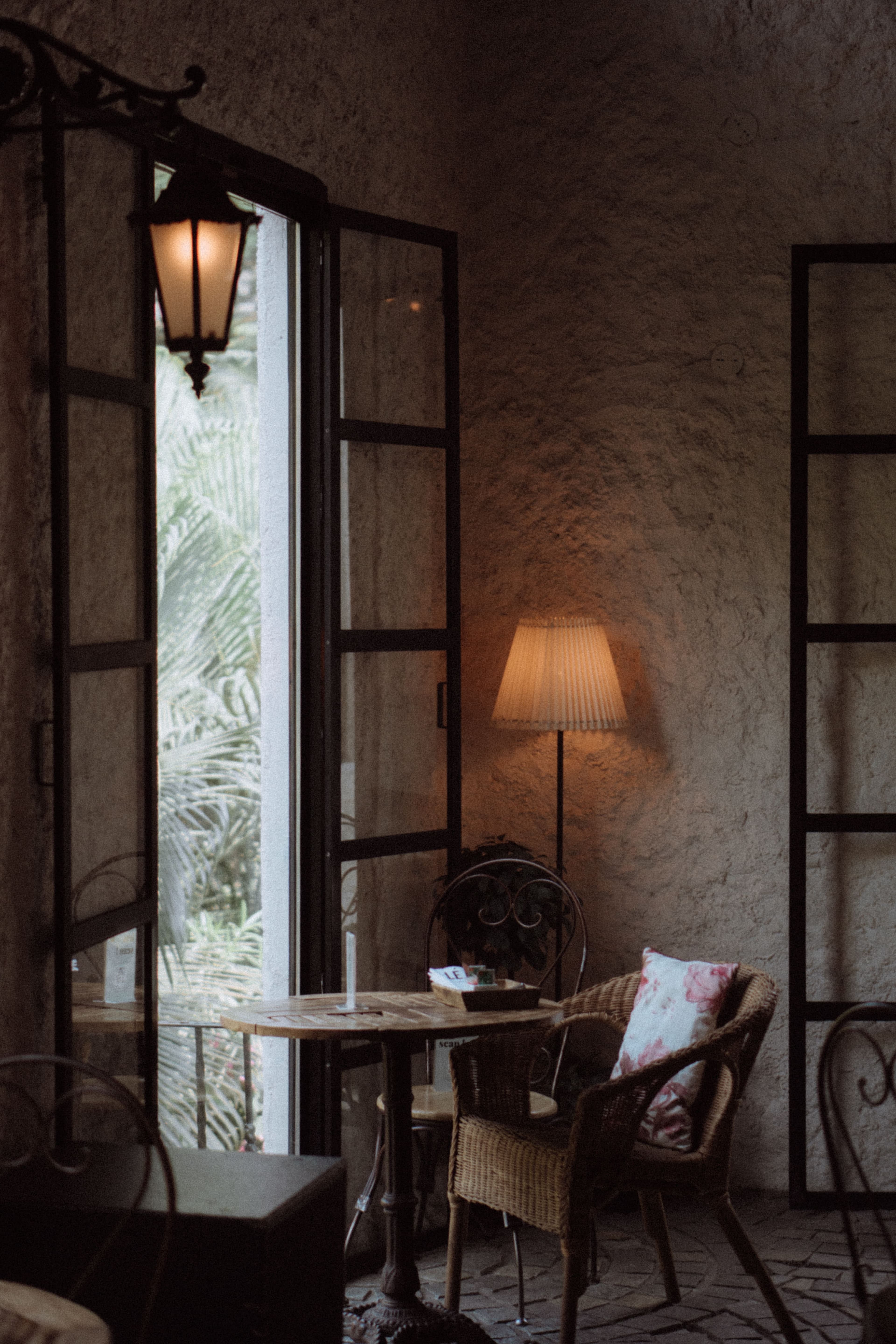 Le Vintage Cafe Bar